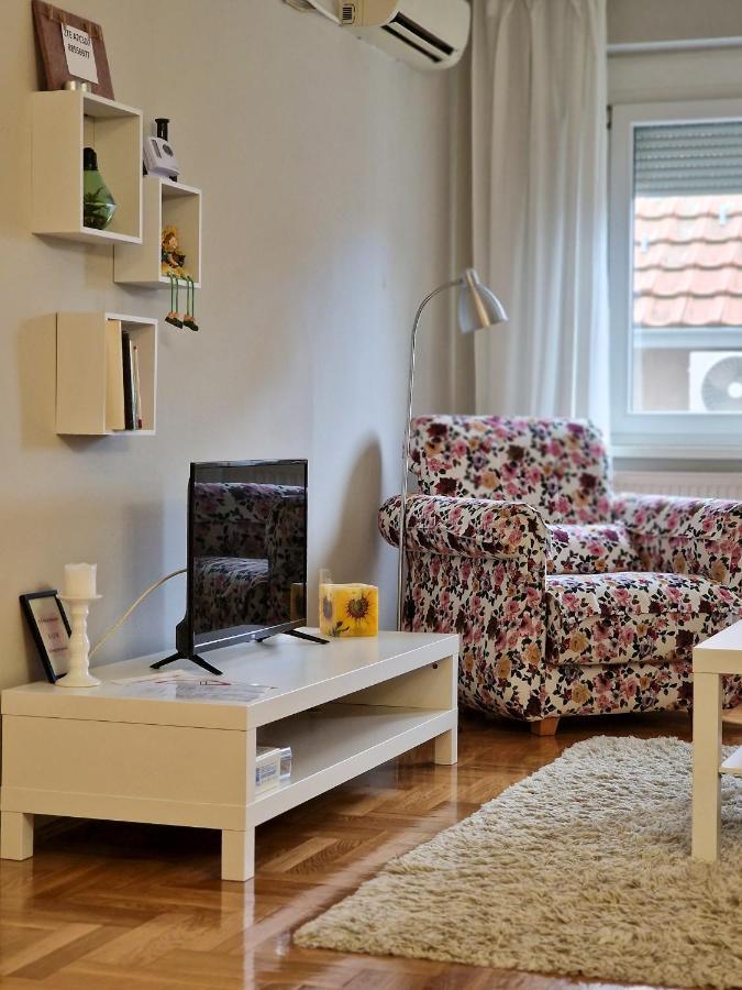 Quiet Center Apartment Sremska Mitrovica Exterior photo